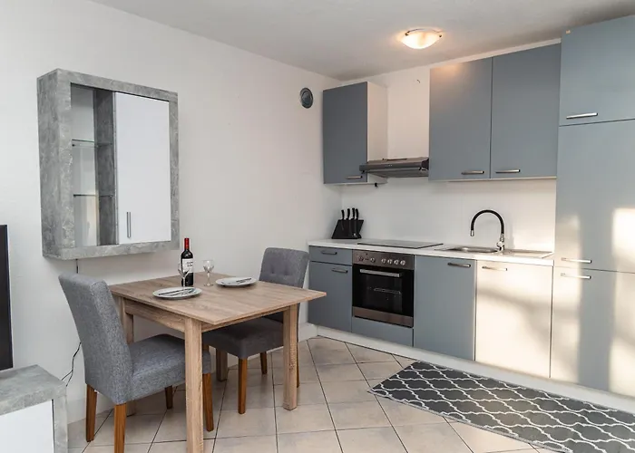 St.dennis Apartman *